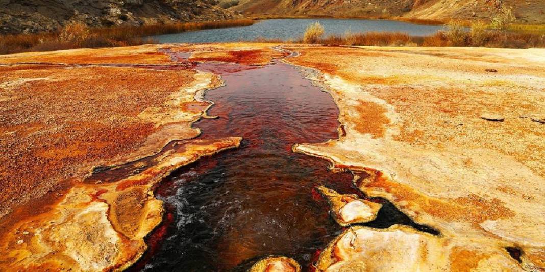 Tarihe adını veren bölge kırmızı tonuyla büyülüyor! Dünyanın nadir oluşumlarından 3
